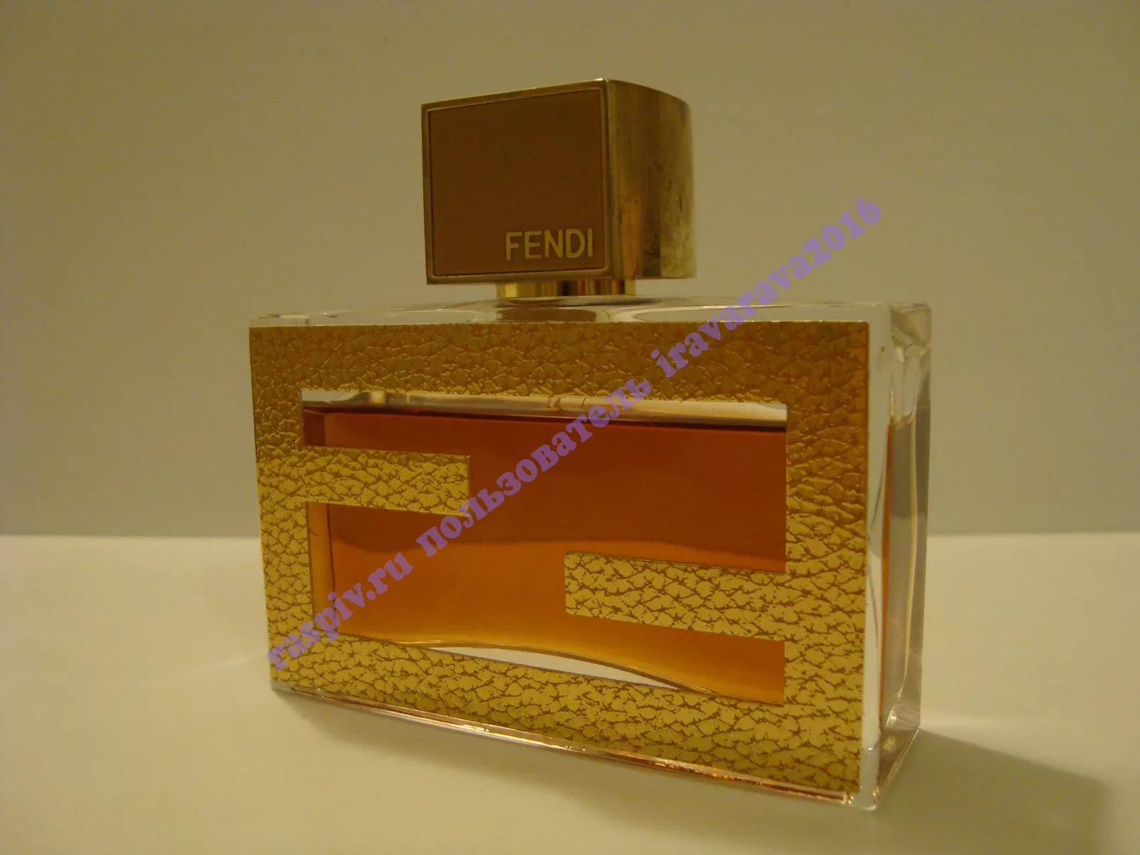 Fan di fendi store leather essence